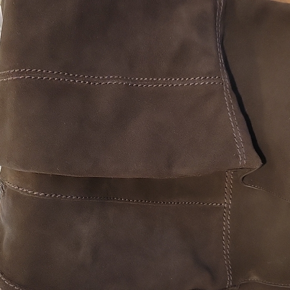 Suede over the knee boots in 5.5 - Picture 6 of 8